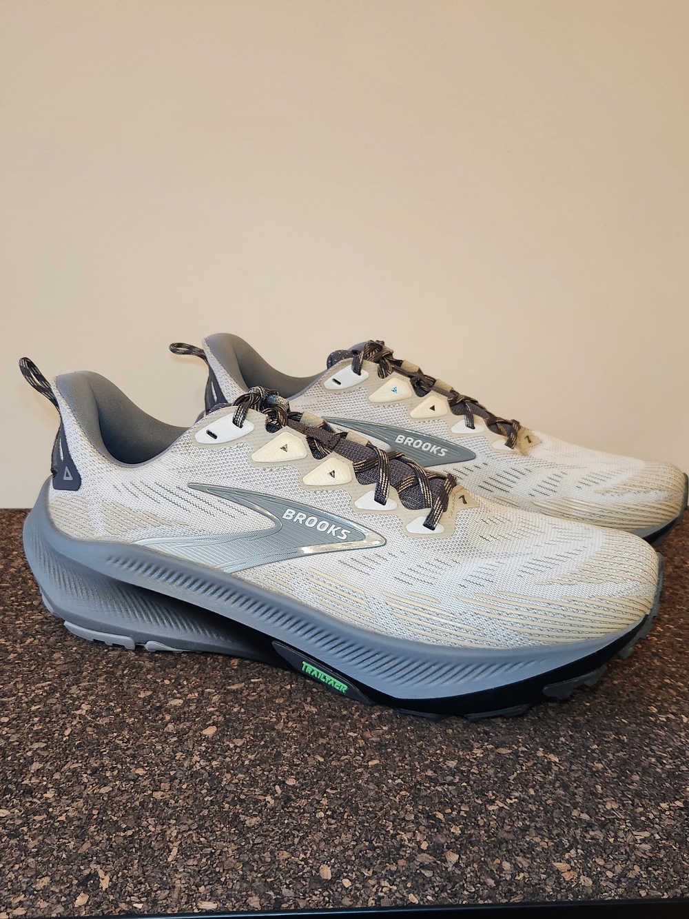 Brooks Ghost Trail Running Shoes Mens Size 10.5
